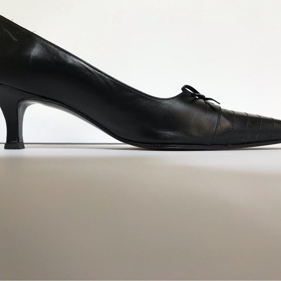 Stuart Weitzman genuine black leather kitten heels 8N excellent condition - Picture 3 of 7